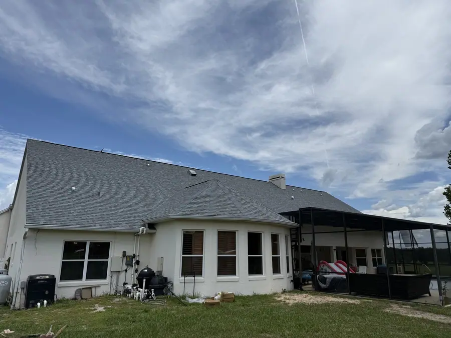 Finished shingle roof on a Florida home